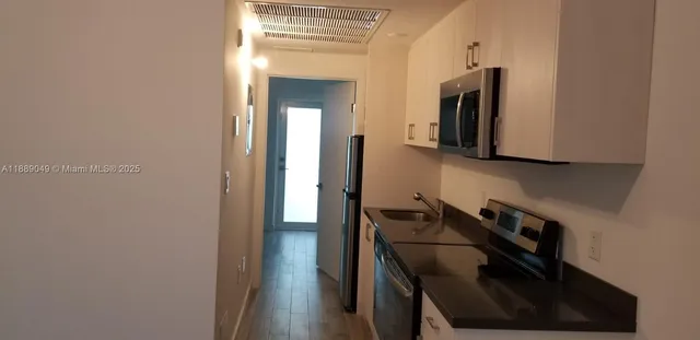 $1,800 | Flamingo-Lummus, Miami Beach, FL 33139