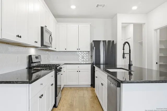 $2,000 | 13243 Forscher Crest, San Antonio, TX 78253