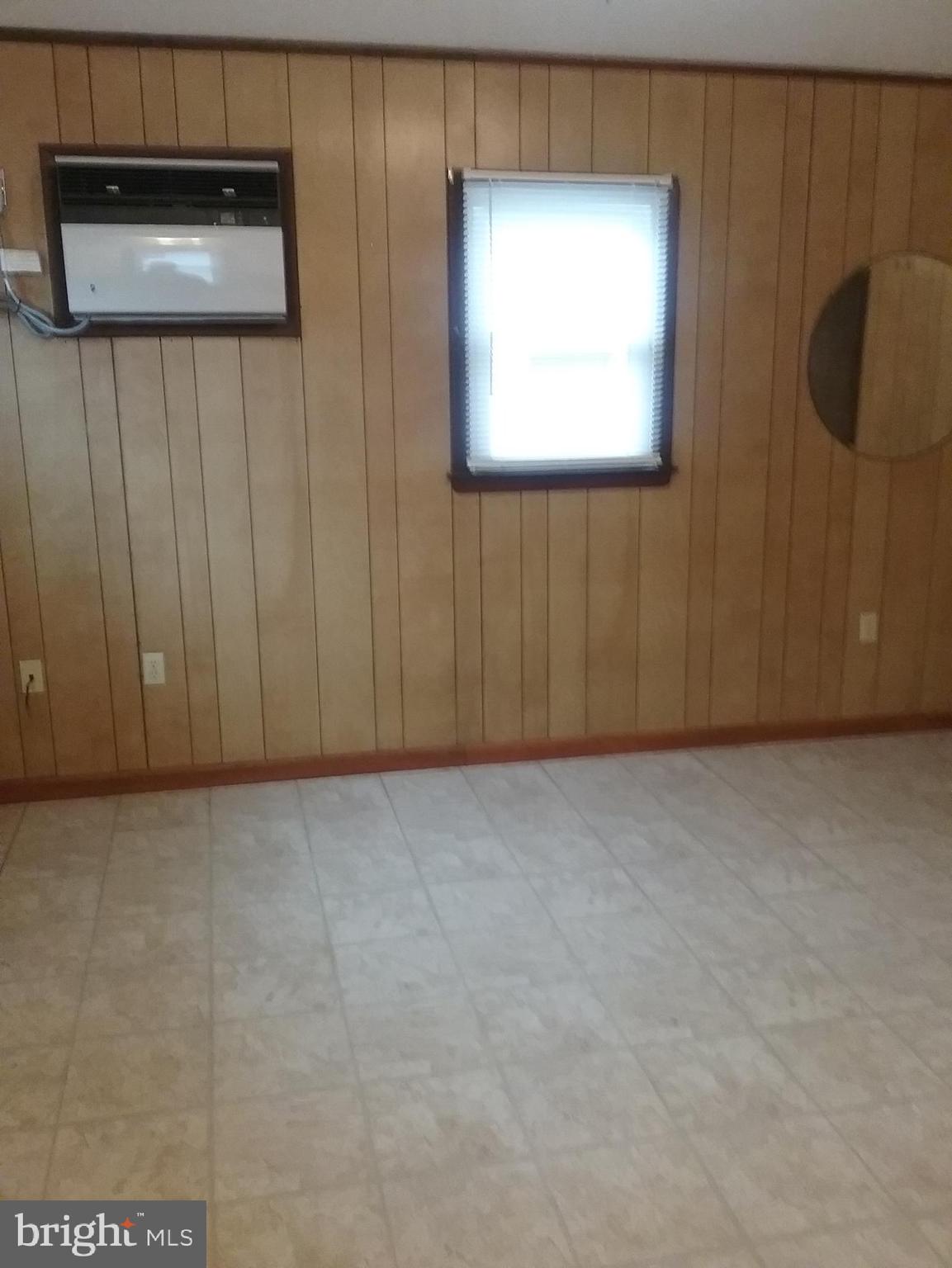 12710 Old Bridge Road, Unit 7 Ocean City, MD 21842 - Photo 8 of 12 Living room
