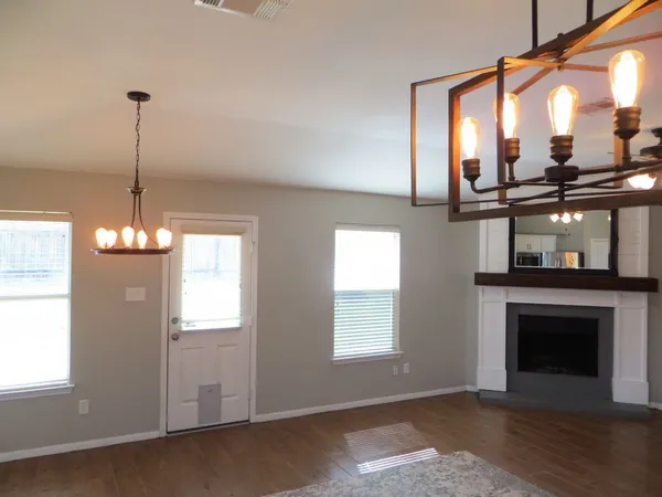$1,875 | 918 West South Street, Leander, TX 78641
