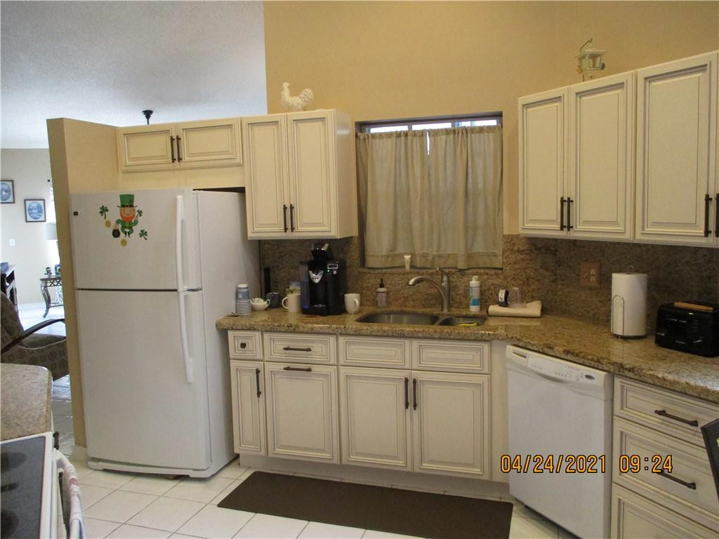 5180 Sabal Gardens Lane, Unit 2 Boca Raton, FL 33487 - Photo 5 of 15 Photo 5