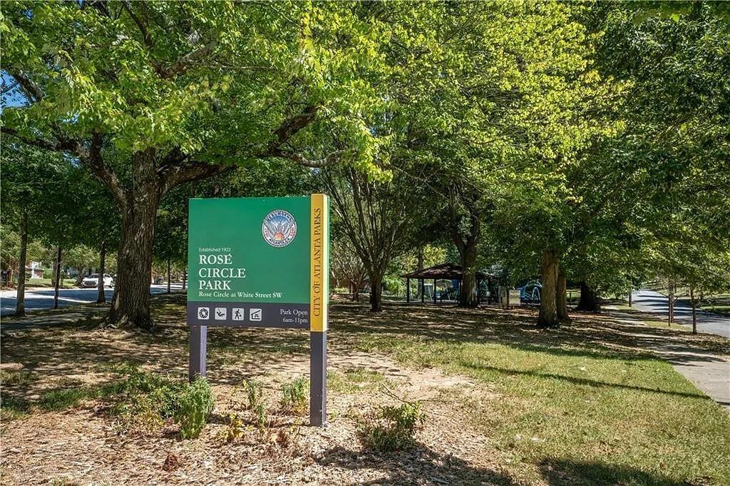 943 Rose Circle Southwest Atlanta, GA 30310 - Photo 24 of 33 a view of a back yard