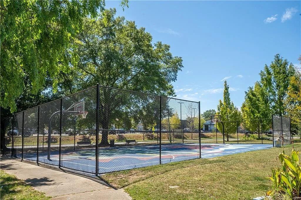 943 Rose Circle Southwest Atlanta, GA 30310 - Photo 26 of 33 a view of a backyard