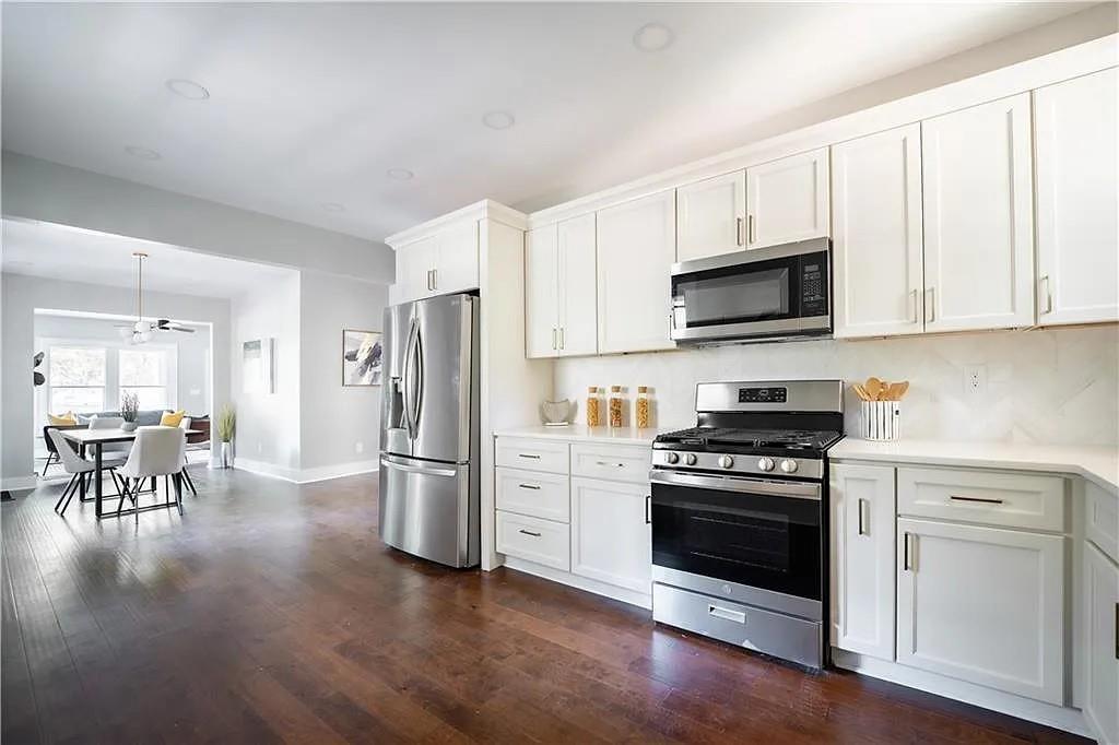 943 Rose Circle Southwest Atlanta, GA 30310 - Photo 10 of 33 a kitchen with stove top oven and refrigerator