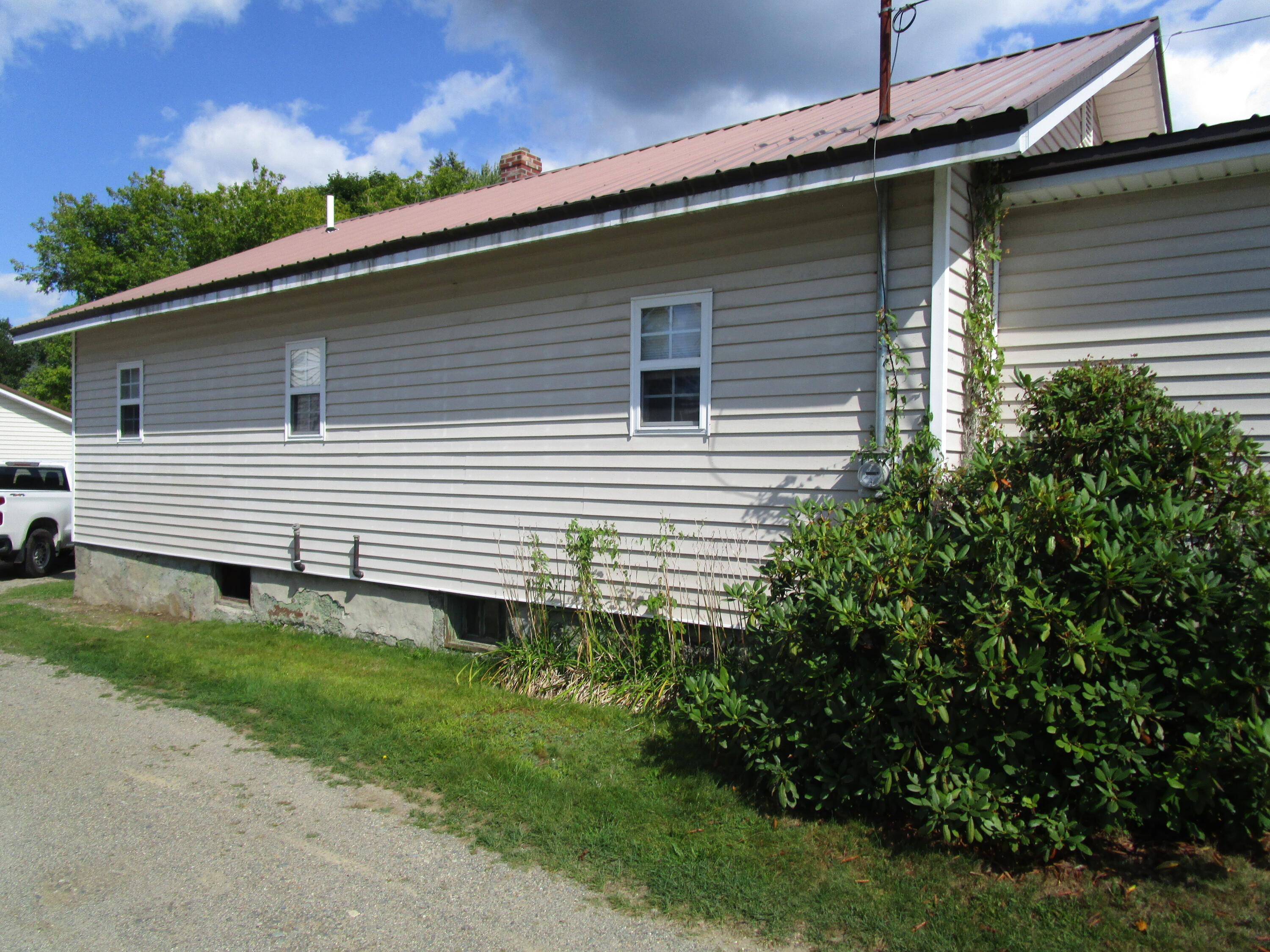 10 York Street Howland, ME 04448 - Photo 3 of 25 IMG_1322