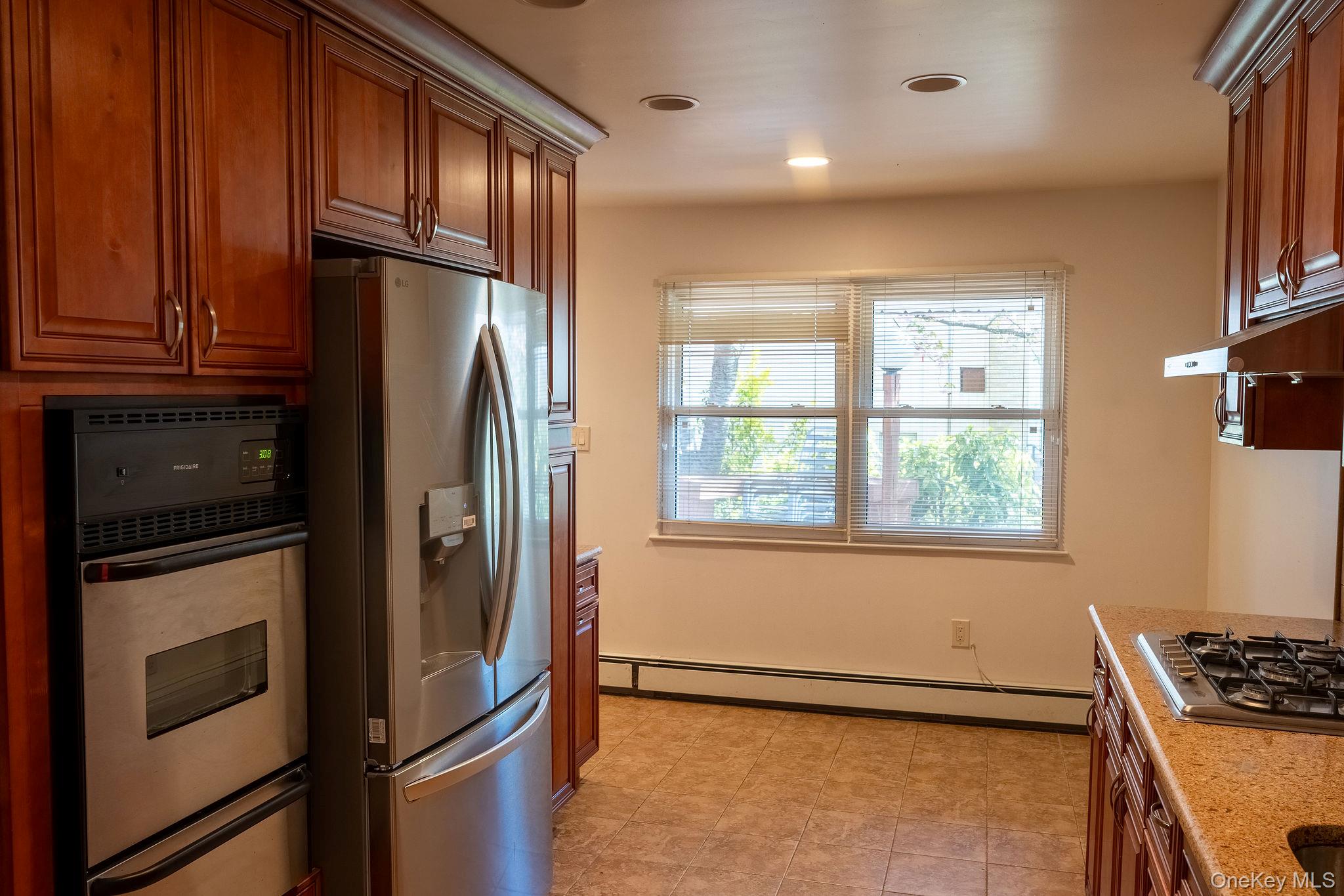 39 Deer Path Lane Syosset, NY 11791 - Photo 13 of 31
