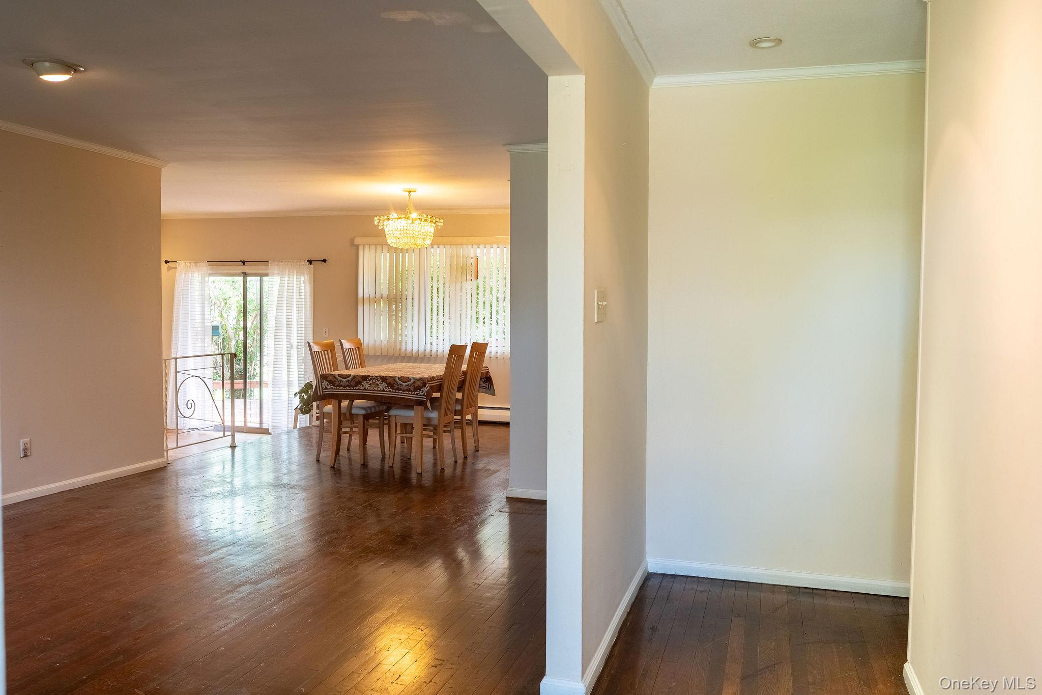 39 Deer Path Lane Syosset, NY 11791 - Photo 18 of 31