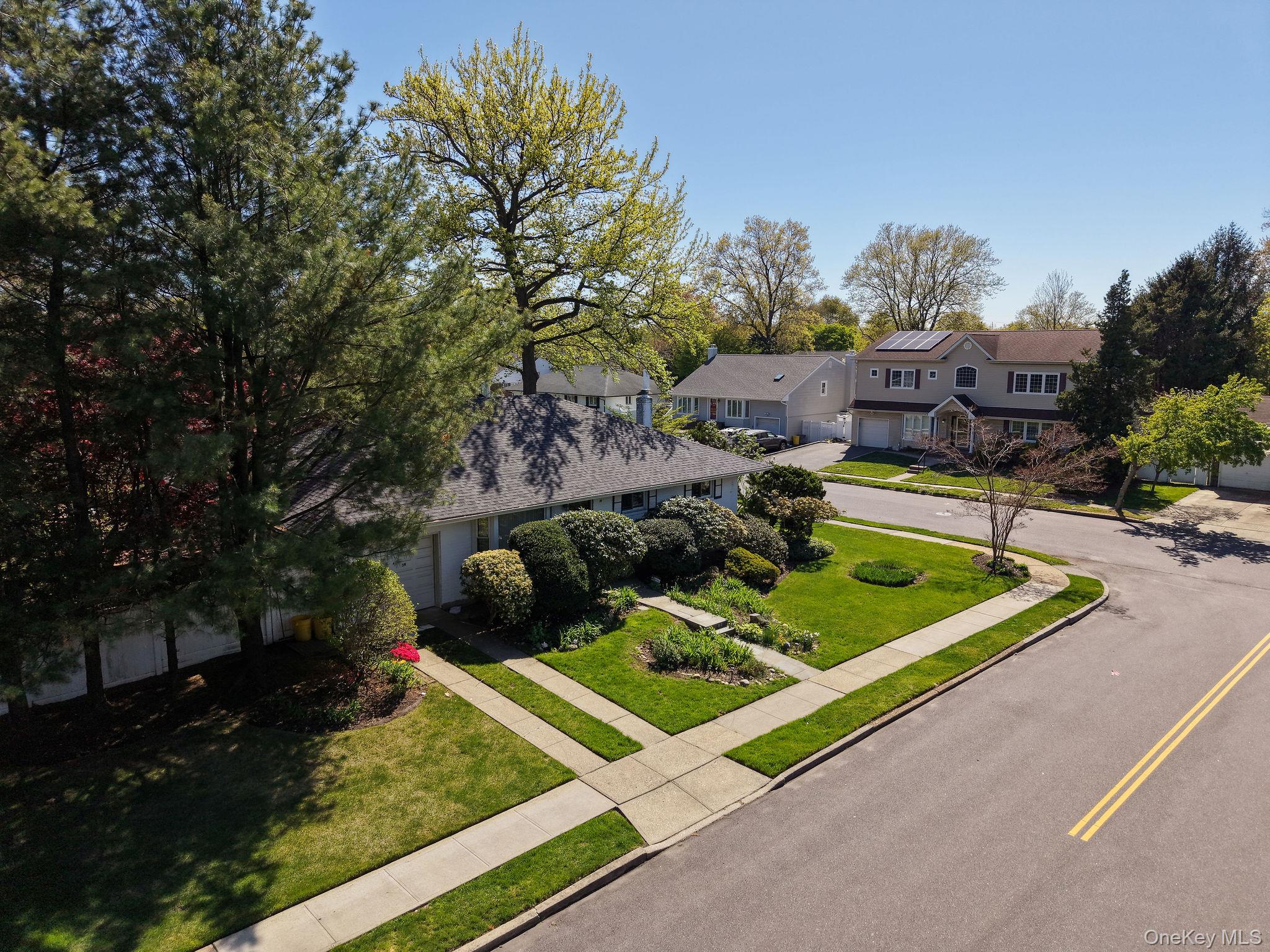 39 Deer Path Lane Syosset, NY 11791 - Photo 26 of 31