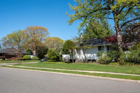 $1,099,000 | 39 Deer Path Lane, Syosset, NY 11791