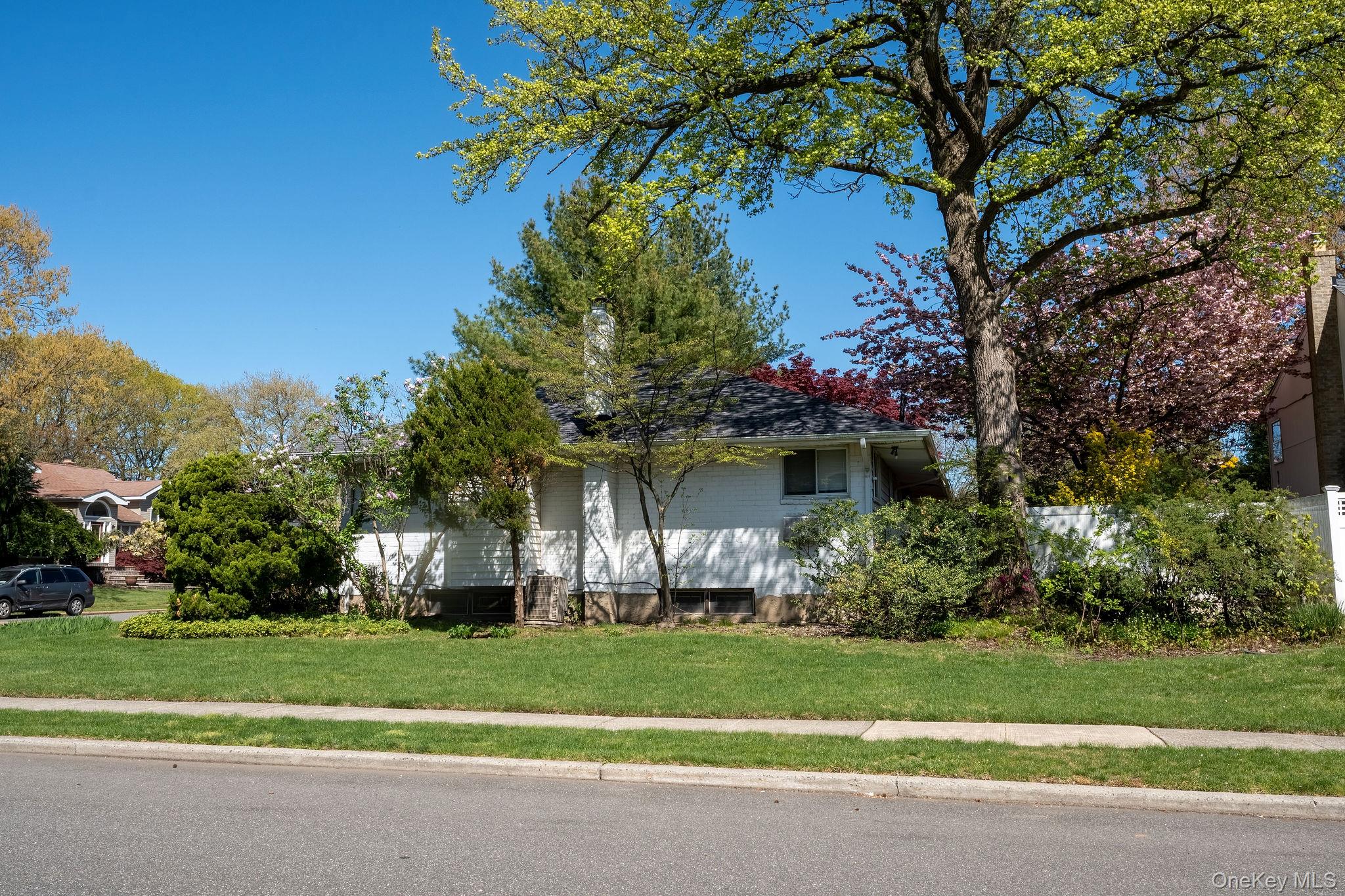 39 Deer Path Lane Syosset, NY 11791 - Photo 5 of 31
