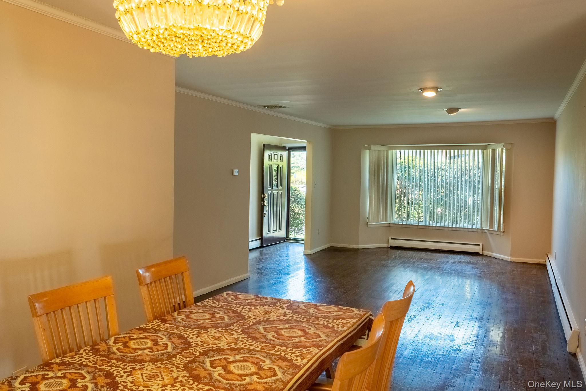 39 Deer Path Lane Syosset, NY 11791 - Photo 8 of 31