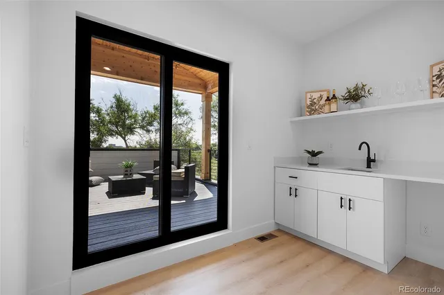 a view of utility room