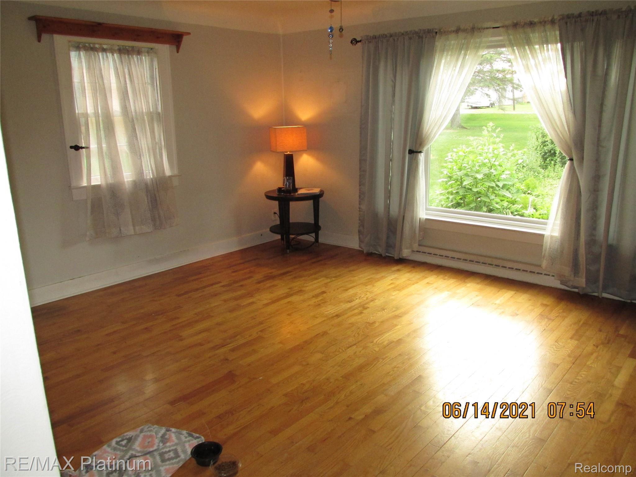 7297 Miller Road Swartz Creek, MI 48473 - Photo 3 of 4 7297 Miller LR.JPG