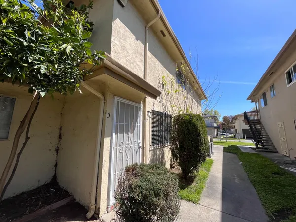 $1,985 | 2205 Peppertree Way, Unit 3, Antioch, CA 94509