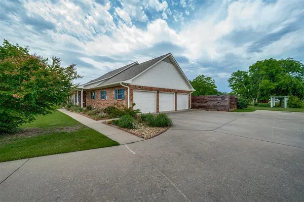 $569,900 | 7457 Somerset Lane, Aubrey, TX 76227