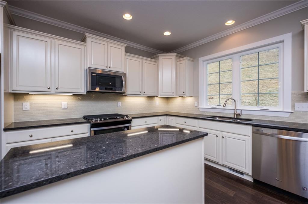 109 Vista Ridge Lane Valencia, PA 16059 - Photo 6 of 25 Gallery Image 6