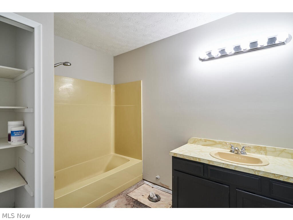 56 Winston Road Akron, OH 44313 - Photo 18 of 27 Kids Bath