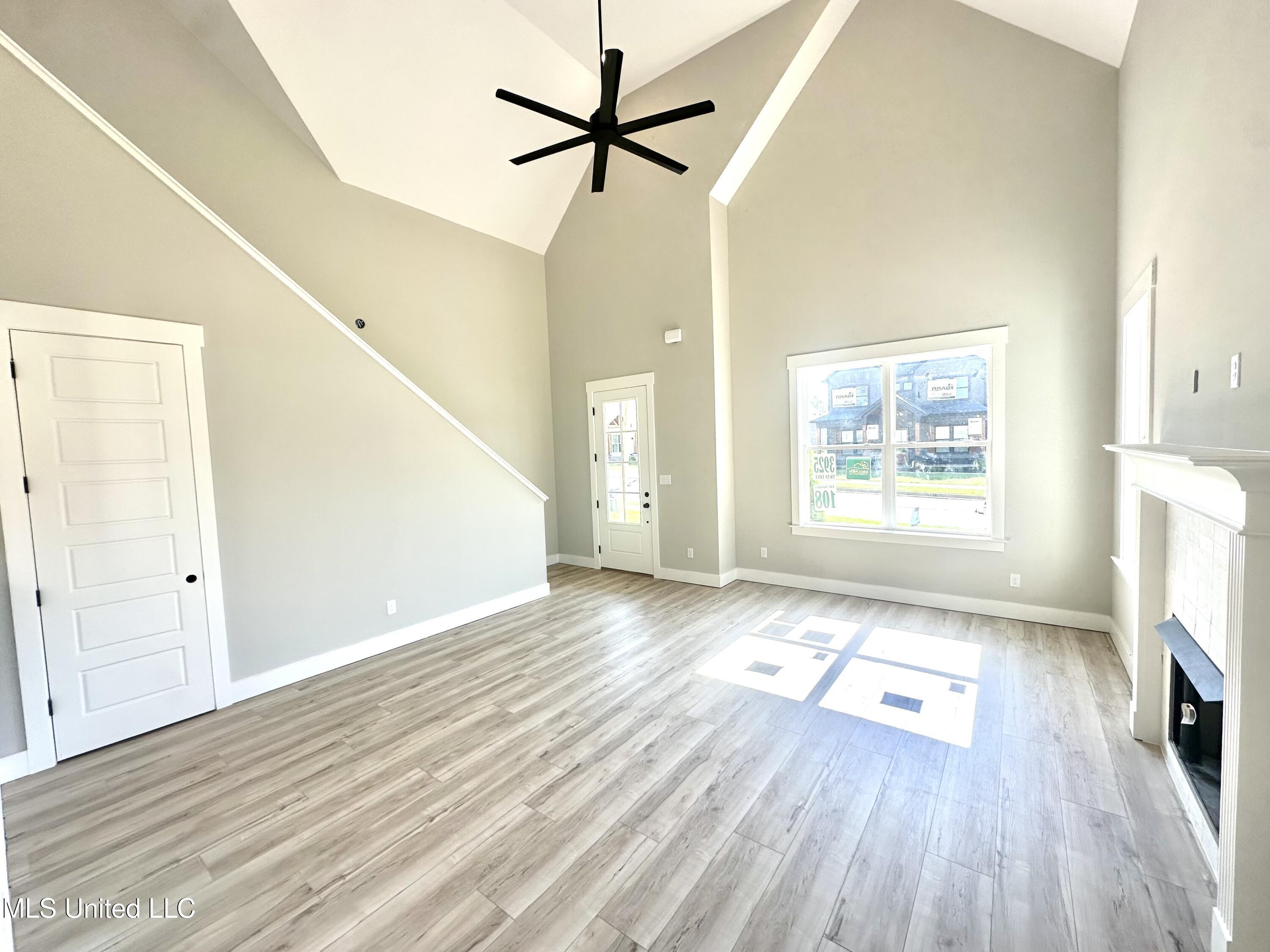 3925 Swan Cove Hernando, MS 38632 - Photo 3 of 22 IMG_2989