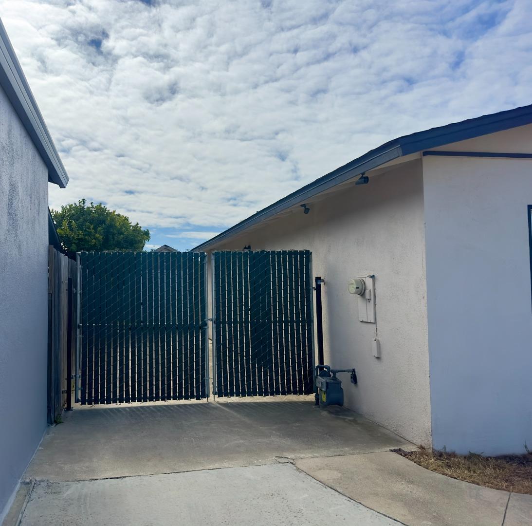 1640 Ukiah Way Salinas, CA 93906 - Photo 3 of 34