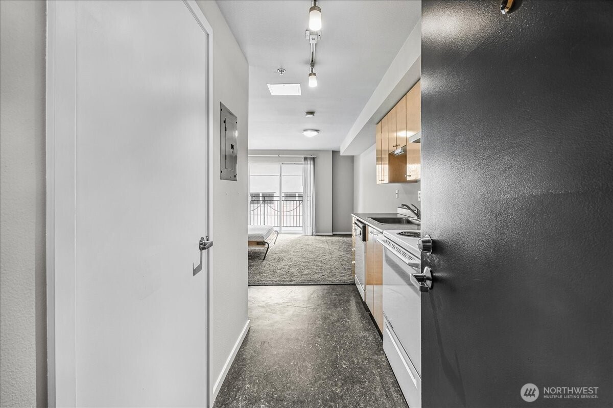 425 Vine Street, Unit 421 Seattle, WA 98121 - Photo 1 of 19