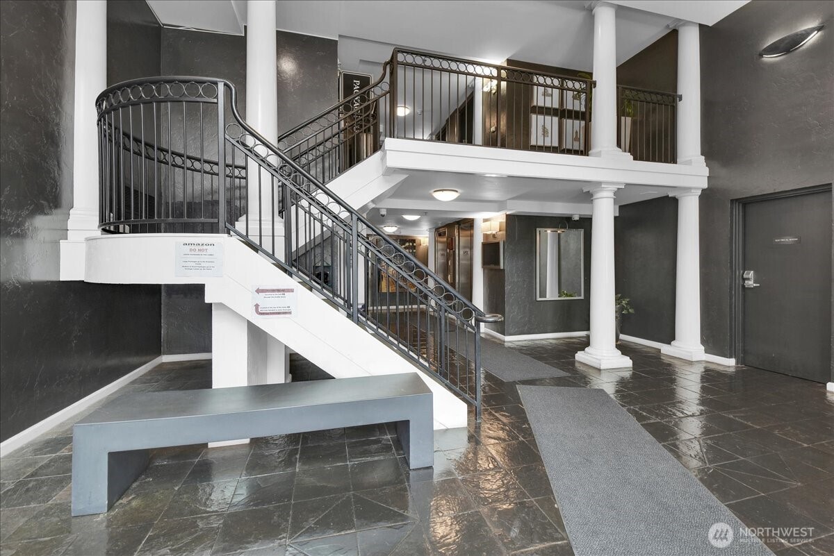 425 Vine Street, Unit 421 Seattle, WA 98121 - Photo 13 of 19