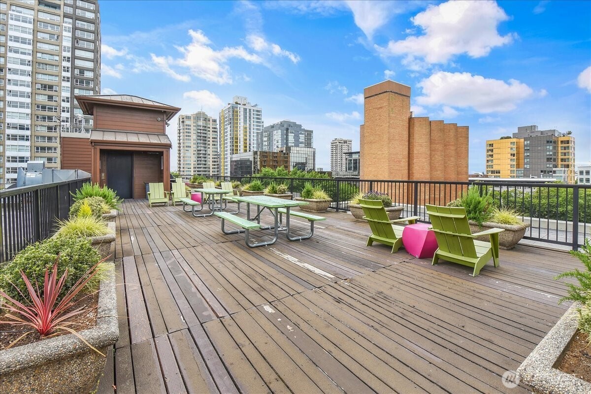 425 Vine Street, Unit 421 Seattle, WA 98121 - Photo 16 of 19