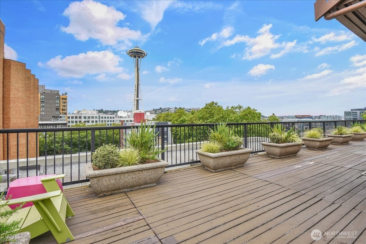 425 Vine Street, Unit 421 Seattle, WA 98121 - Photo 17 of 19