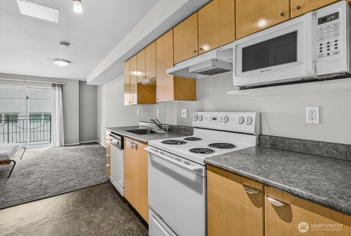 425 Vine Street, Unit 421 Seattle, WA 98121 - Photo 2 of 19