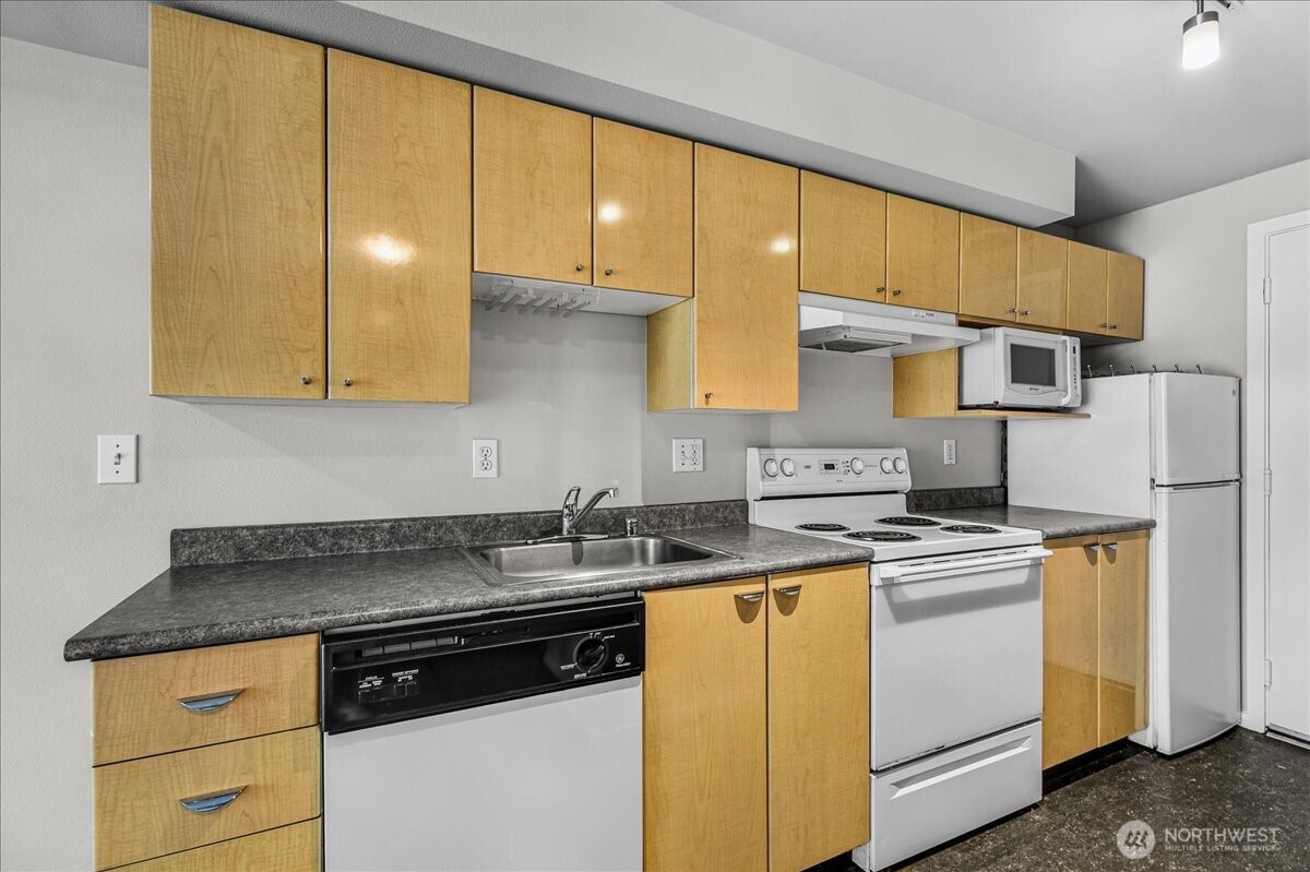 425 Vine Street, Unit 421 Seattle, WA 98121 - Photo 3 of 19