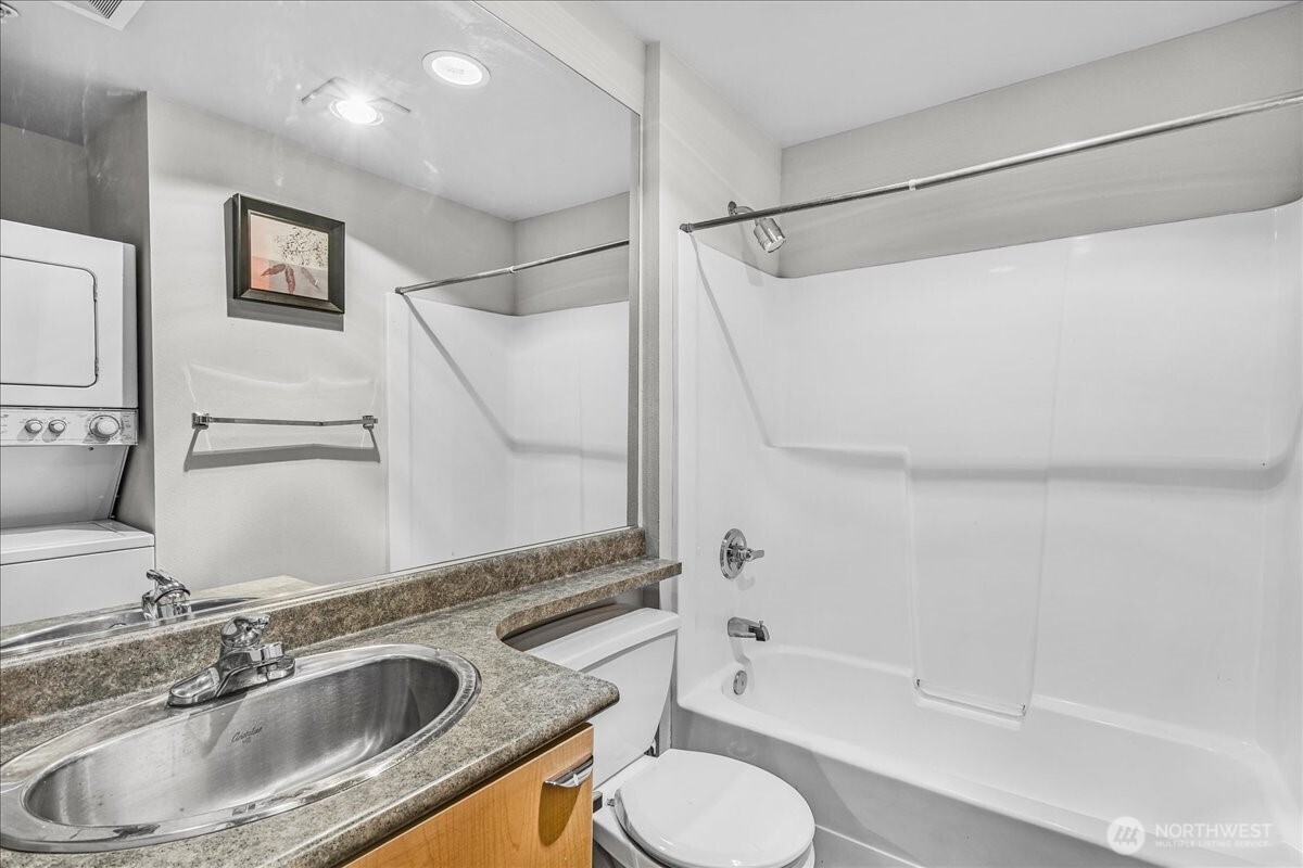 425 Vine Street, Unit 421 Seattle, WA 98121 - Photo 8 of 19