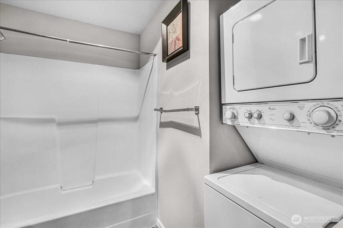 425 Vine Street, Unit 421 Seattle, WA 98121 - Photo 9 of 19