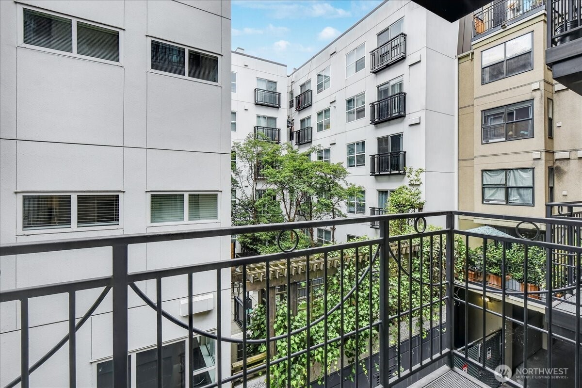 425 Vine Street, Unit 421 Seattle, WA 98121 - Photo 10 of 19