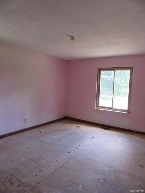 28700 Karr Road Belleville, MI 48111 - Photo 5 of 32