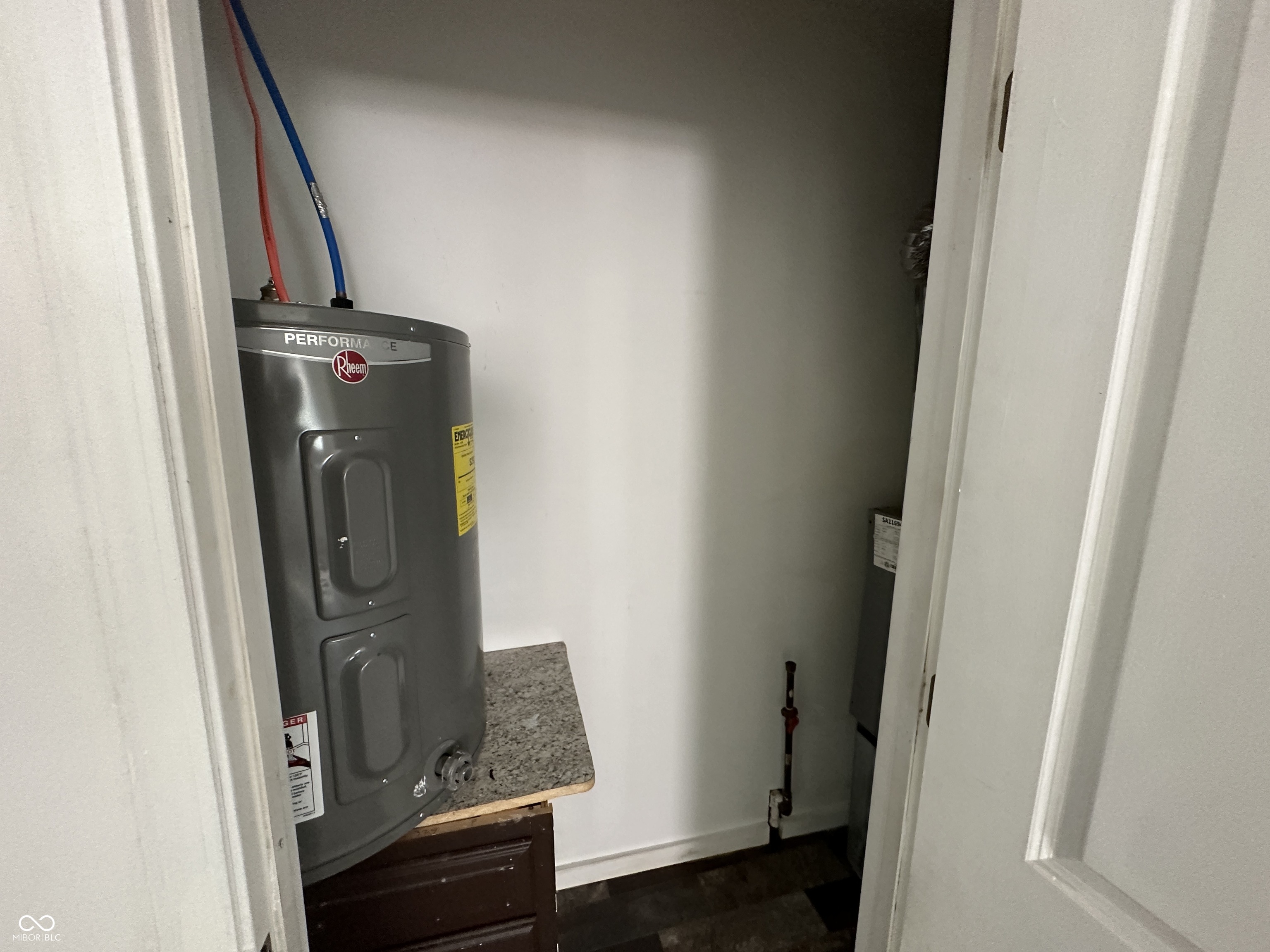 2310 East Raymond Street Indianapolis, IN 46203 - Photo 3 of 23