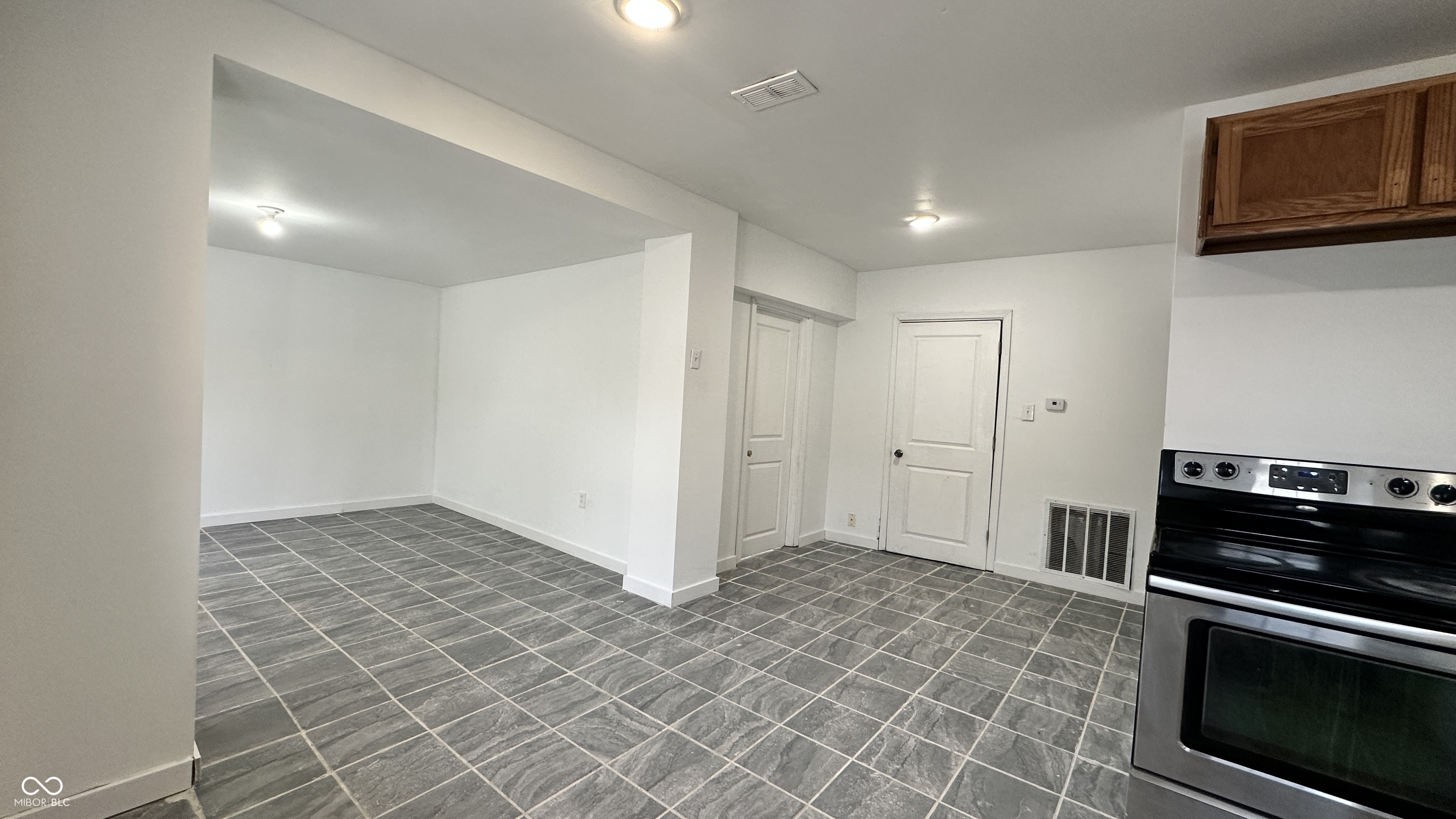 2310 East Raymond Street Indianapolis, IN 46203 - Photo 6 of 23