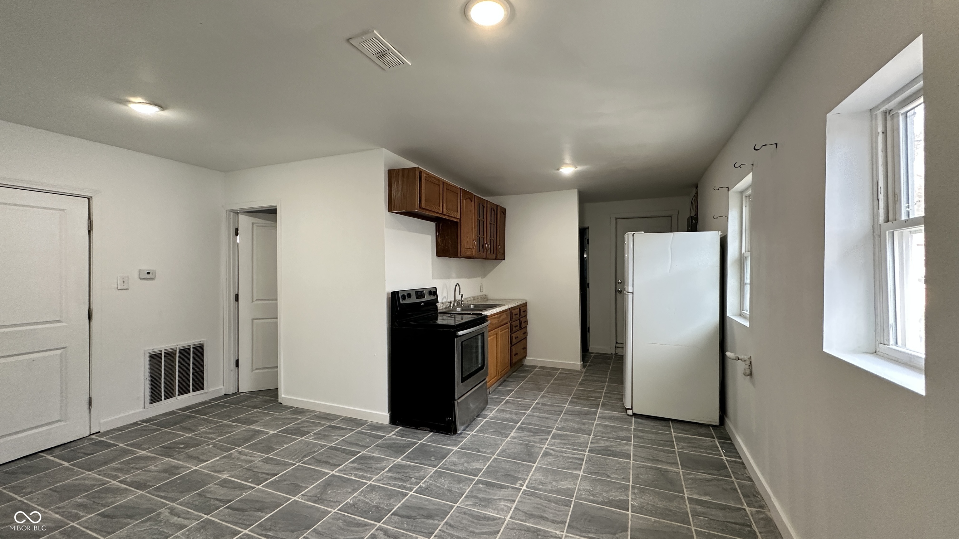 2310 East Raymond Street Indianapolis, IN 46203 - Photo 7 of 23