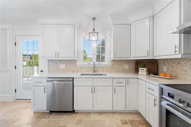 $1,295,000 | 4 Shore Road, Westerly, RI 02891