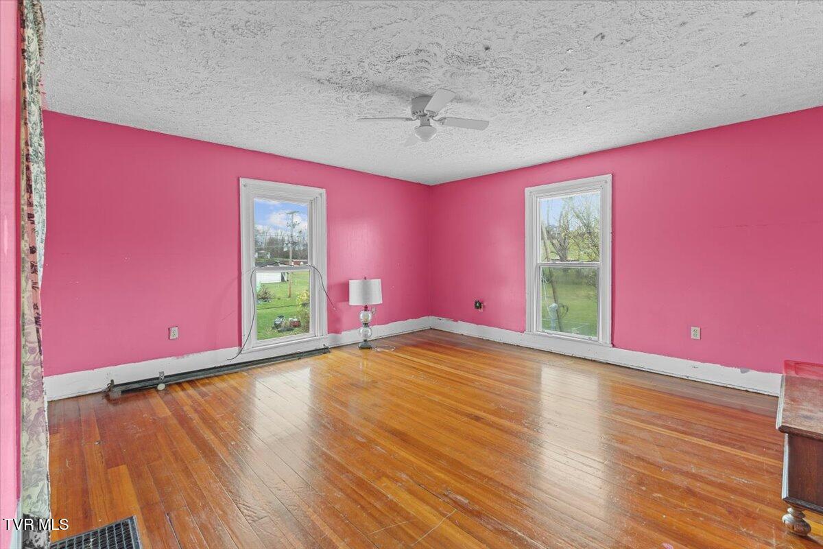 104 Maple Street Glade Spring, VA 24340 - Photo 24 of 42 32-128A9631