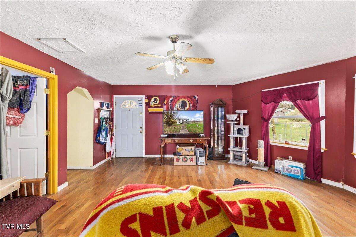 104 Maple Street Glade Spring, VA 24340 - Photo 10 of 42 18-128A9569