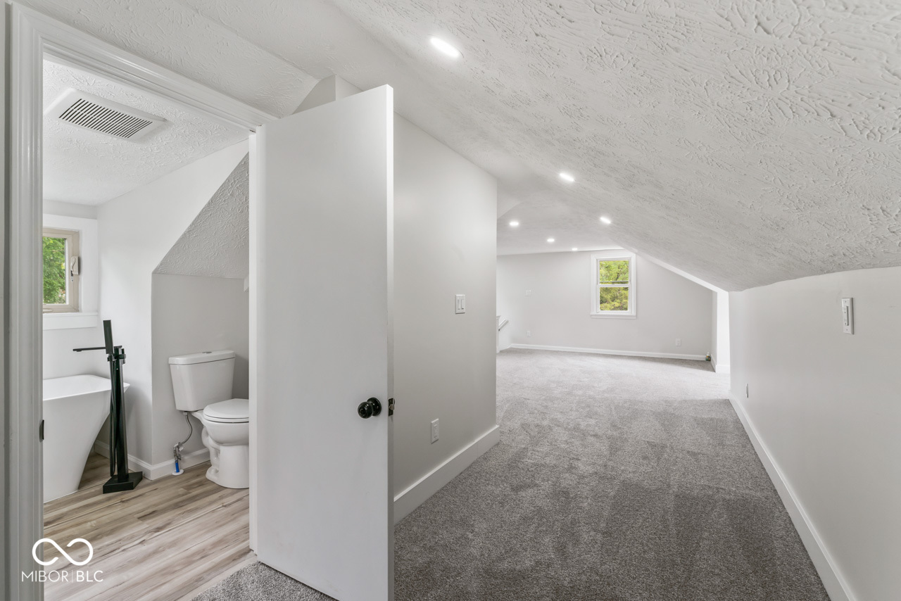 2217 Riviera Street Indianapolis, IN 46260 - Photo 15 of 47 Gallery Image 15