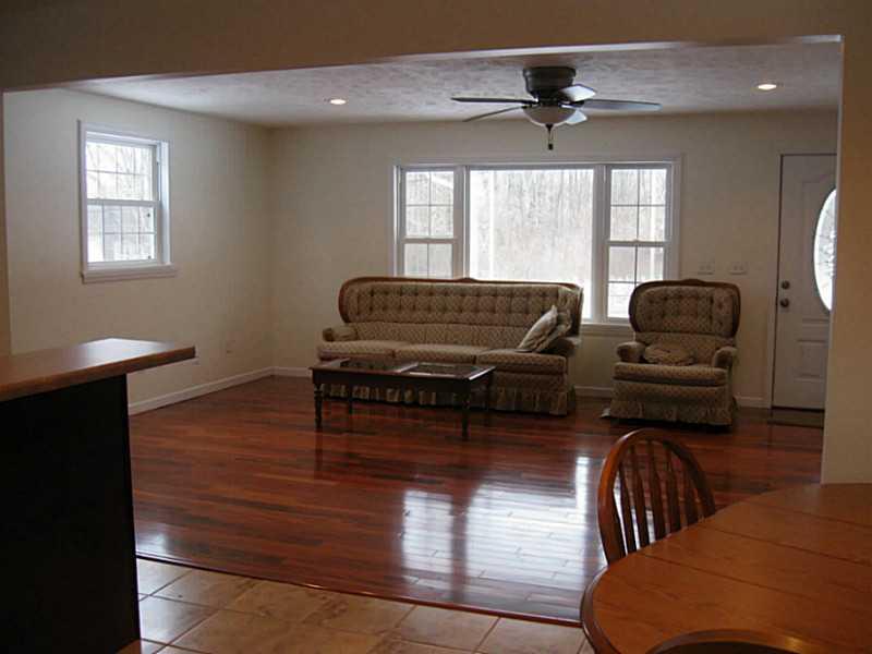 1375 Shenango Road Big Beaver, PA 16115 - Photo 5 of 20 Living Room.