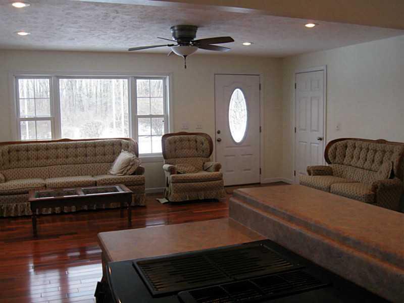 1375 Shenango Road Big Beaver, PA 16115 - Photo 6 of 20 Living Room.