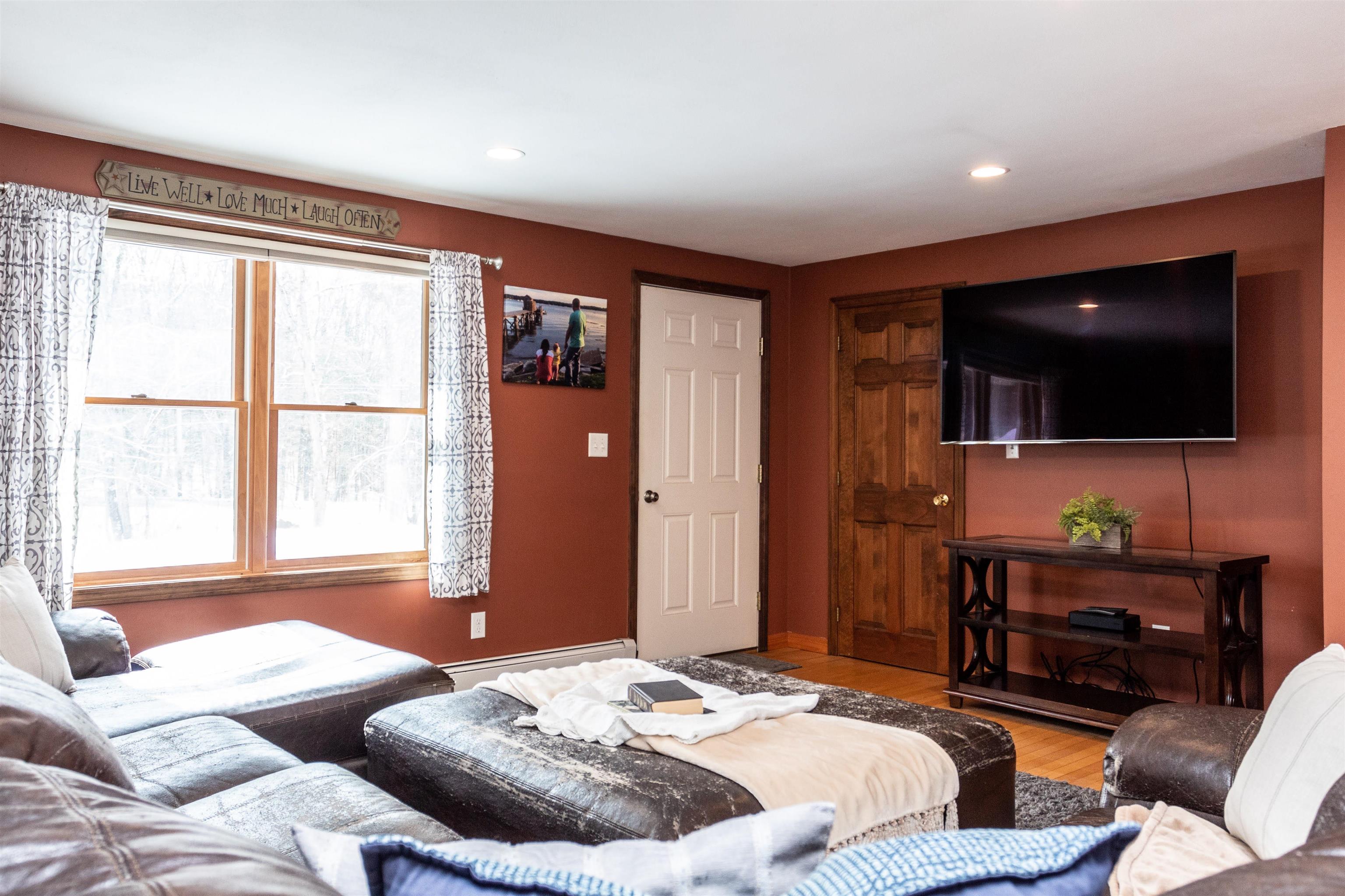 310 Ash Swamp Road Newmarket, NH 03857 - Photo 9 of 40
