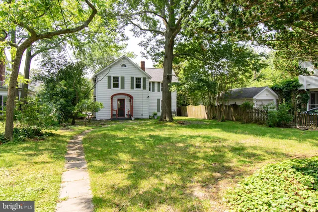 a house view with a outdoor space