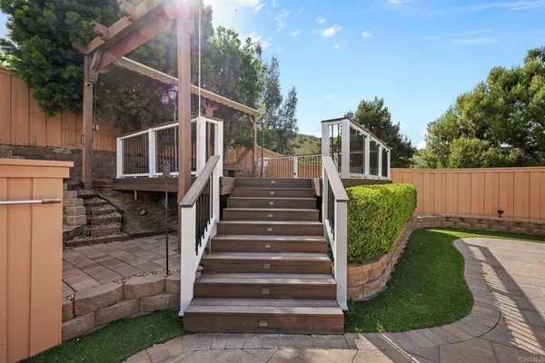 a view of a house with backyard and trees