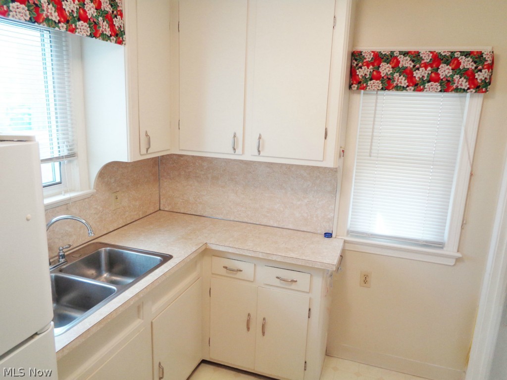 1453 Mayfield Ridge Road Cleveland, OH 44124 - Photo 3 of 14