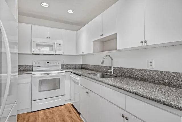 $1,950 | 1845 Northwest 18th Street, Unit 103, Delray Beach, FL 33445