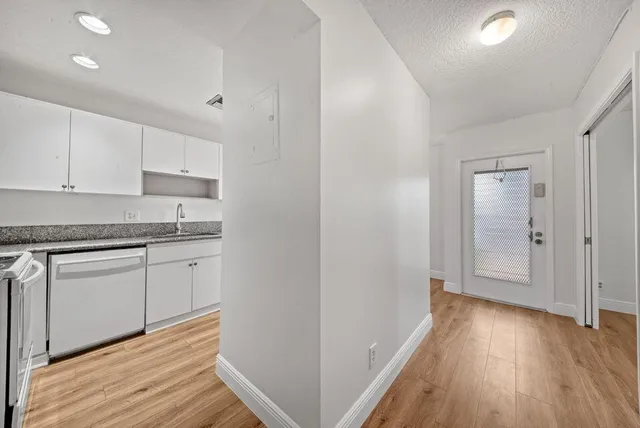 $1,950 | 1845 Northwest 18th Street, Unit 103, Delray Beach, FL 33445