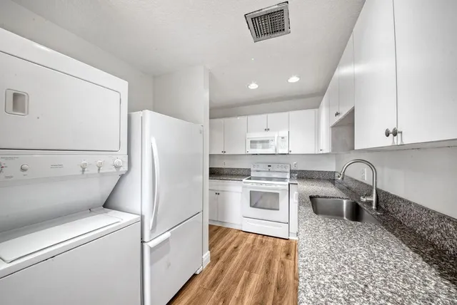 $1,950 | 1845 Northwest 18th Street, Unit 103, Delray Beach, FL 33445