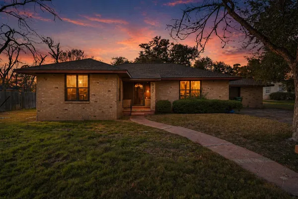 $289,000 | 927 East Walnut Street, La Grange, TX 78945